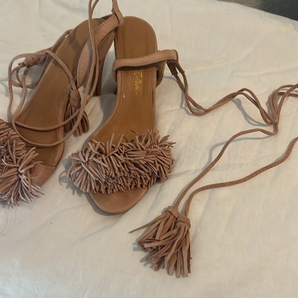 Pale  pink suede 3 inch lace up around the ankle shoe - Picture 3 of 3